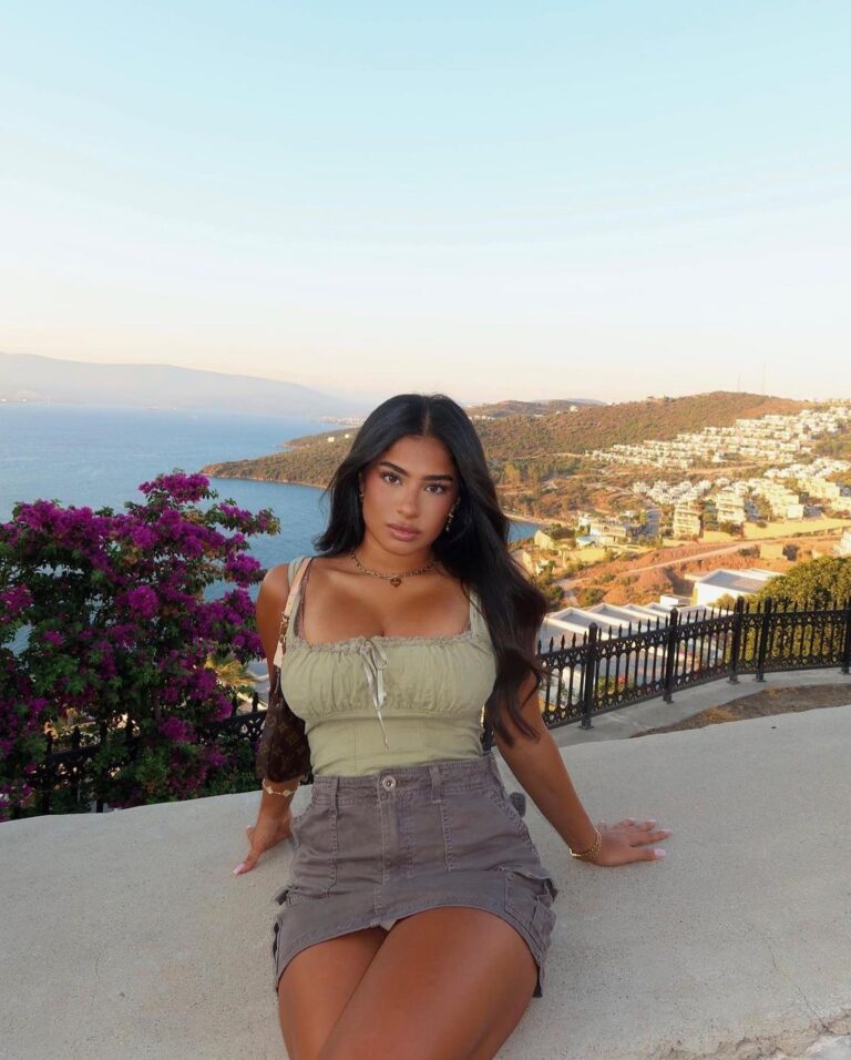 LatinWomanLove image 1